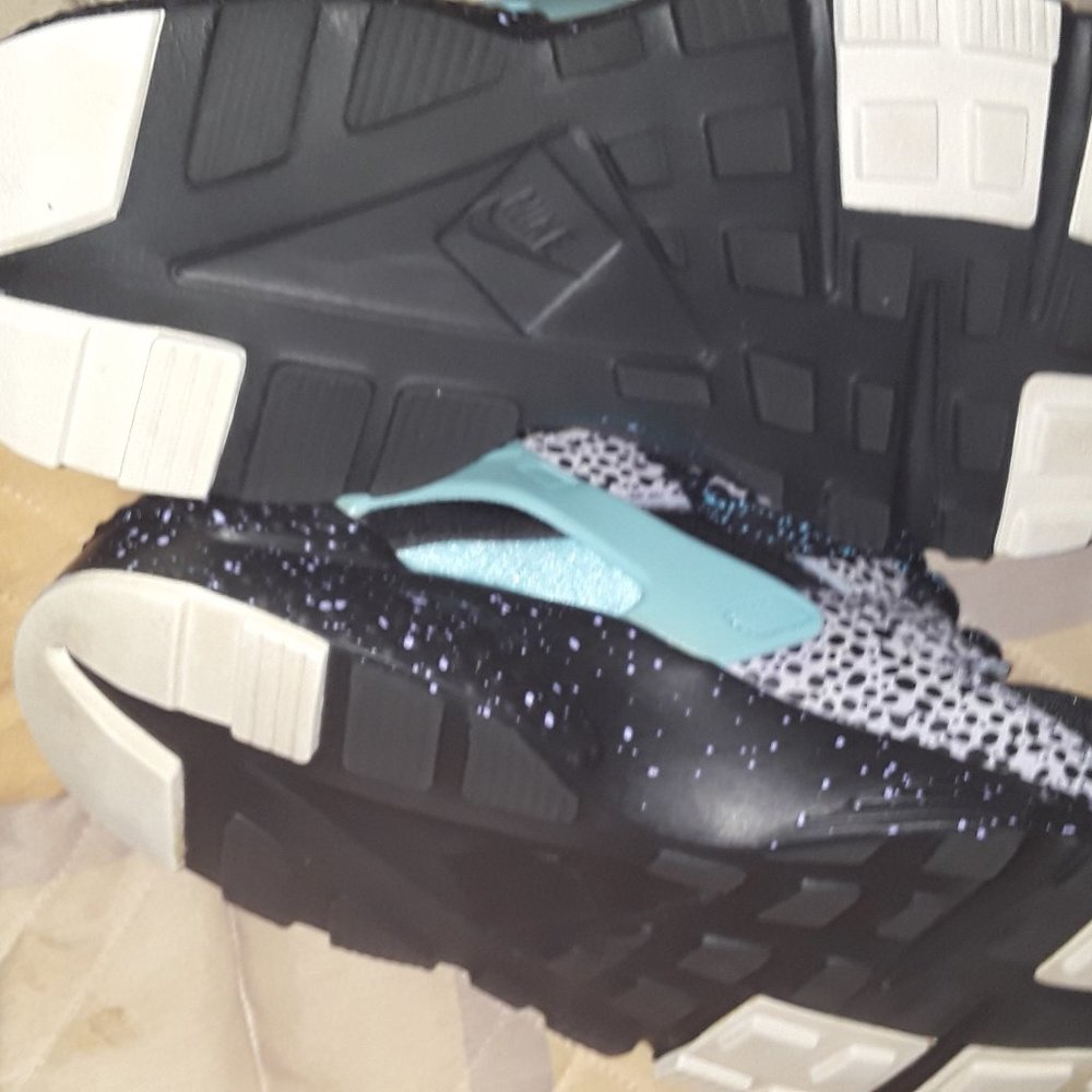 Nike Women's Black & Teal Speckled Sneakers - Picture 8 of 9